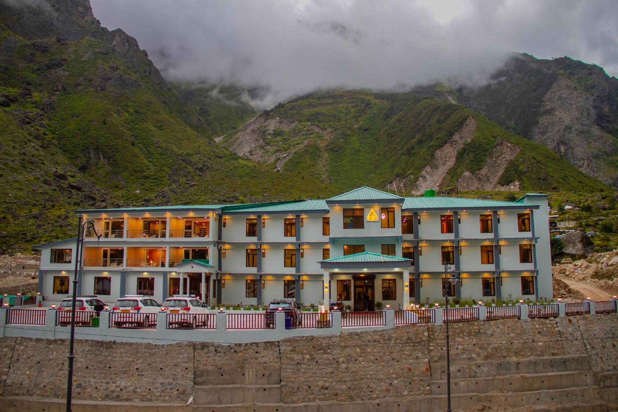 Hotel Amritara The Avadh à Badrinath Extérieur photo