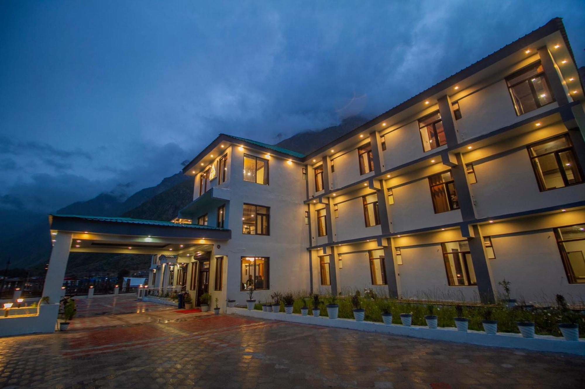 Hotel Amritara The Avadh à Badrinath Extérieur photo