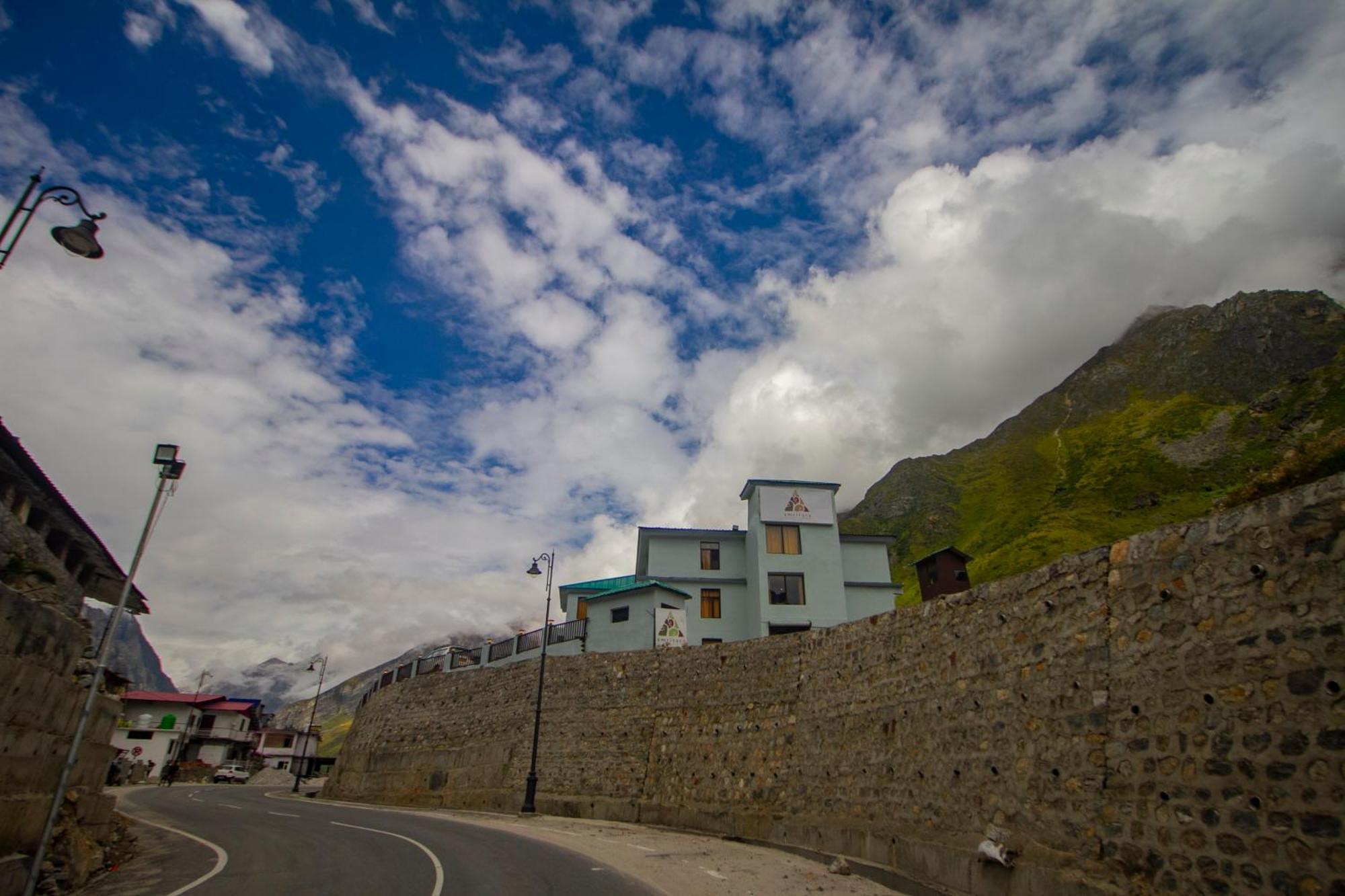 Hotel Amritara The Avadh à Badrinath Extérieur photo